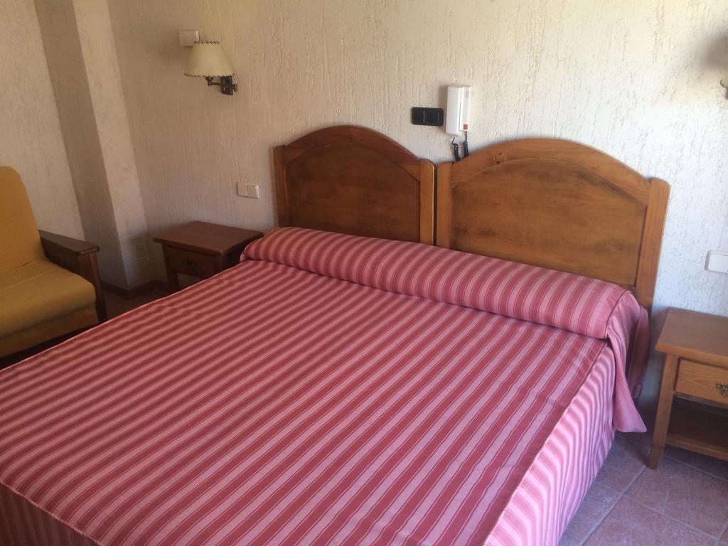 La Mesta Hotel Pradena Phòng bức ảnh