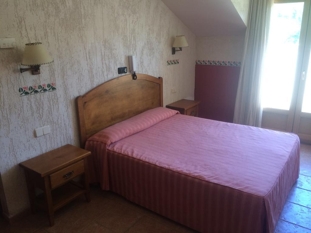 La Mesta Hotel Pradena Phòng bức ảnh